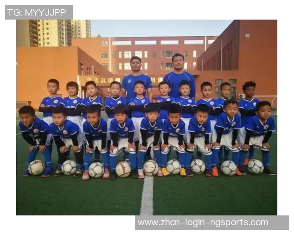 小学生足球板报展示校园足球魅力与团队精神的精彩篇章 小学生足球板报展示校园足球魅力与团队精神的精彩篇章